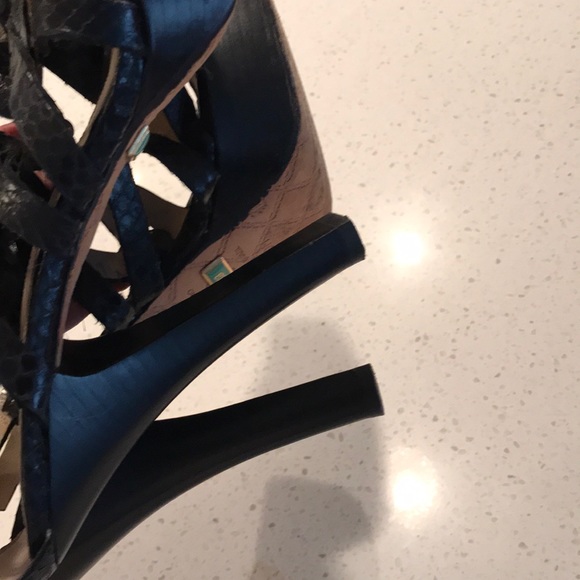 L.A.M.B. Strappy Sexy Heels - Picture 5 of 5